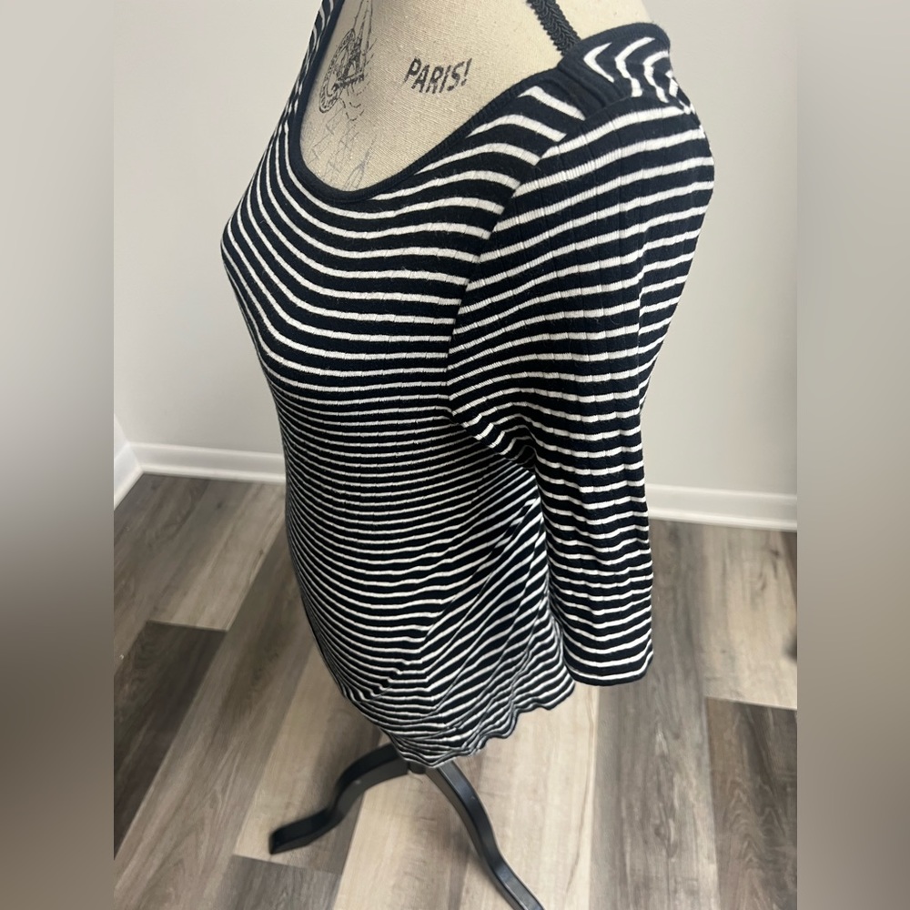 3/4 Length Sleeve Shirt! - Picture 6 of 15